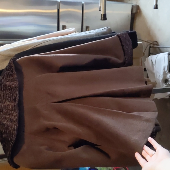 Brown jacket with faux fur collar - Picture 6 of 7